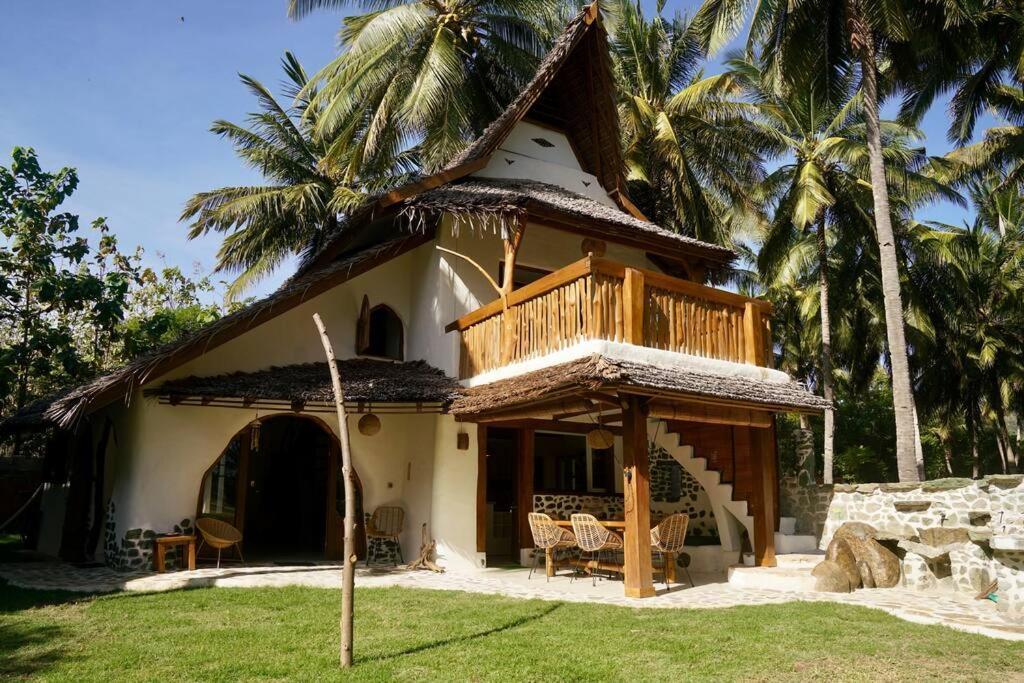 Beach-Front Sumbawa Surf House Lemonga Dış mekan fotoğraf